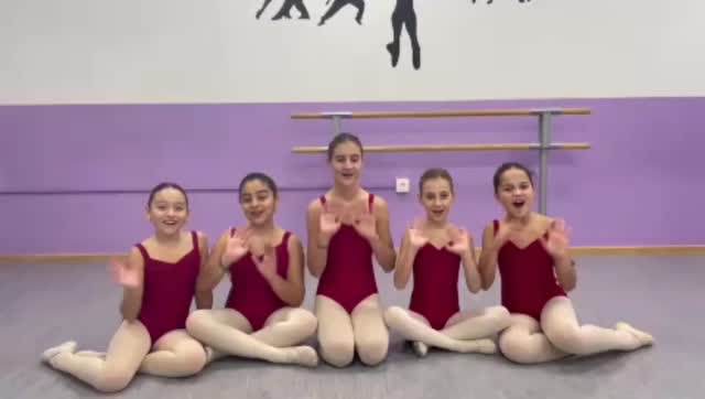 “Nuestras alumnas de 1° curso de 2° ciclo de Enseñanzas Básicas de Danza os enseñan cuáles son sus pasos favoritos, por...