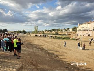 🐎 Ayer por la tarde, la Zona de las Canteras de Loma Linda acogió las Carreras de Cintas a Caballo.  
  
Una cita de tradición, destreza y emoción...