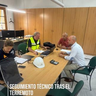 🤝 Continuamos con el seguimiento de los efectos del terremoto en Ogíjares.  
  
La comisión técnica de la Junta de Andalucía se ha reunido con los...