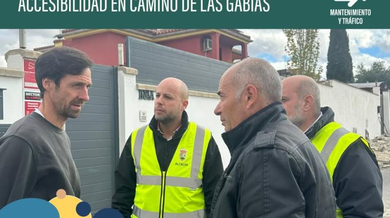 🚧 Visita a las obras de adecuación de acerado para la accesibilidad en Camino de Las Gabias.  
  
Junto a los concejales de Seguridad y Tráfico y ...