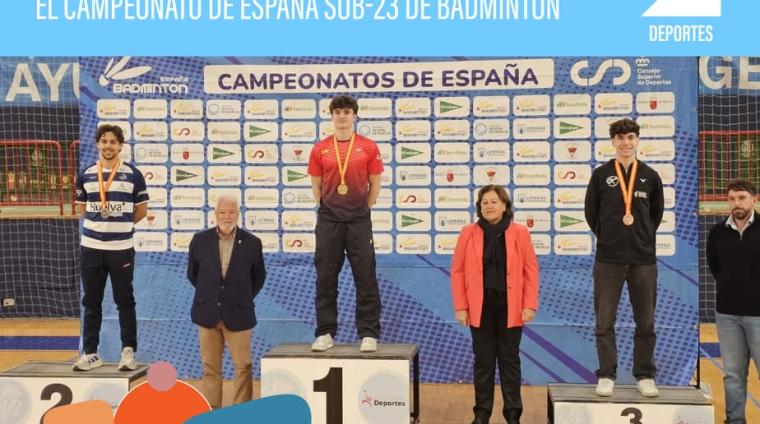 🏸 ¡Orgullo de Ogíjares! Mario Rodríguez, con solo 17 años, se ha proclamado Campeón de España Sub-23 de Bádminton en Cartagena, firmando una actua...
