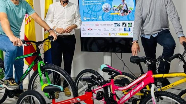 🚴‍♀️ Día de la Bicicleta Solidaria en Ogíjares  
  
El concejal y técnico del Patronato Municipal de Deportes, junto a nuestro alcalde, nos presen...