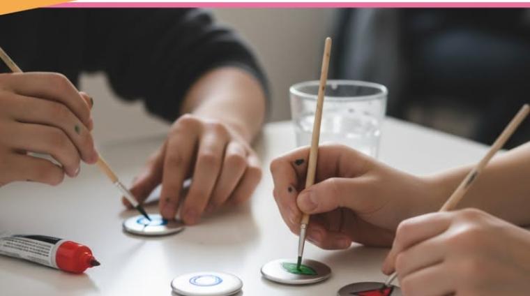 Juventud en Marcha: Taller de Chapas 🧷🎉  
  
HOY llega una nueva edición de “Juventud en Marcha”, una actividad creativa donde podrás diseñar y c...