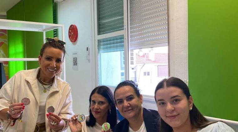 Ayer por la tarde tuvo lugar una nueva edición de "Juventud en Marcha" con el taller de chapas organizado por la Concejalía de Juventud🎉🧷  
  
El...
