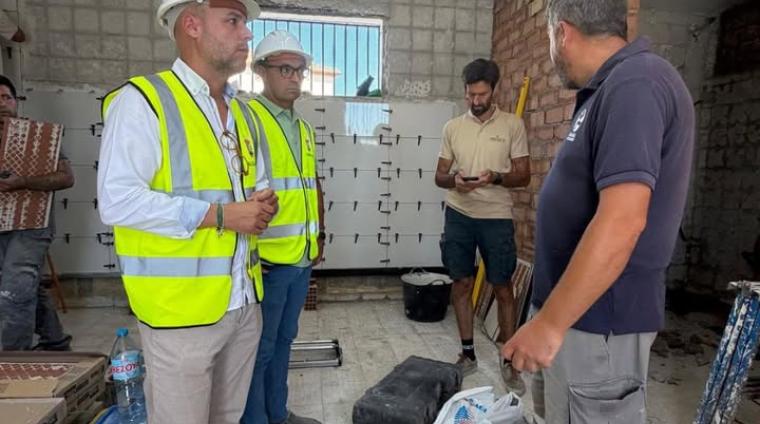 🏗️ Ya ha comenzado la remodelación de los vestuarios del Polideportivo de Loma Linda  
  
El Patronato Municipal de Deportes da un paso más en su c...